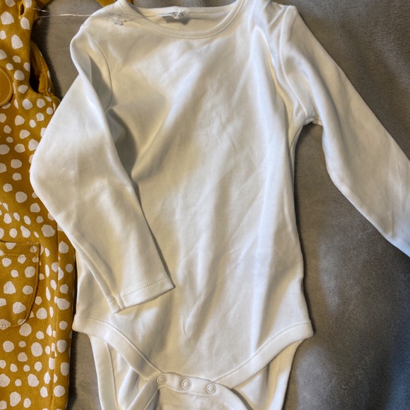 Brand new beautiful unisex set size 12-18 months - Picture 4 of 4